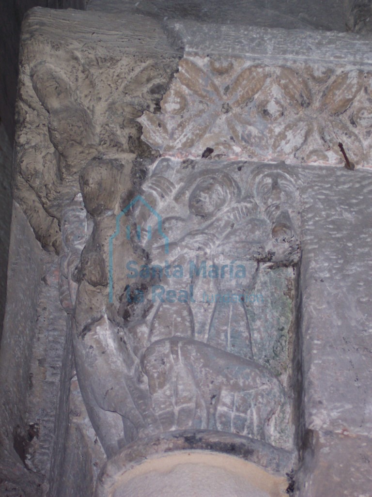 Arco triunfal. Detalle del capitel de la jamba derecha. Cacería