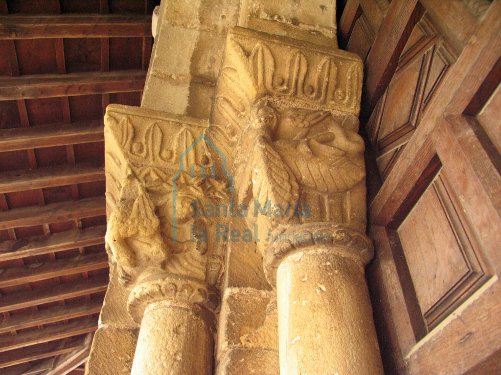 Capiteles del lado izquierdo de la portada meridional