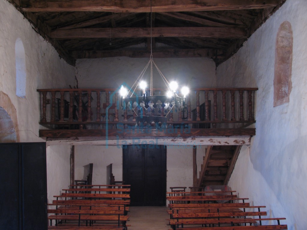 Vista del interior de la capilla desde la cabecera