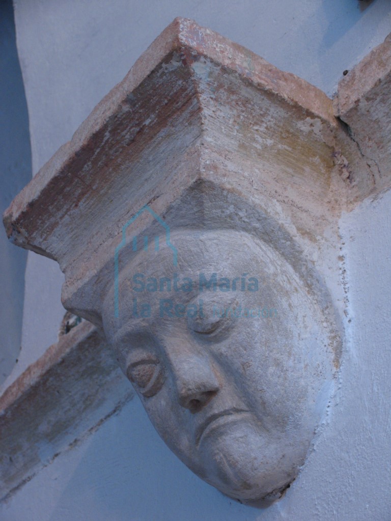 Ménsula del interior de la cabecera. Máscara