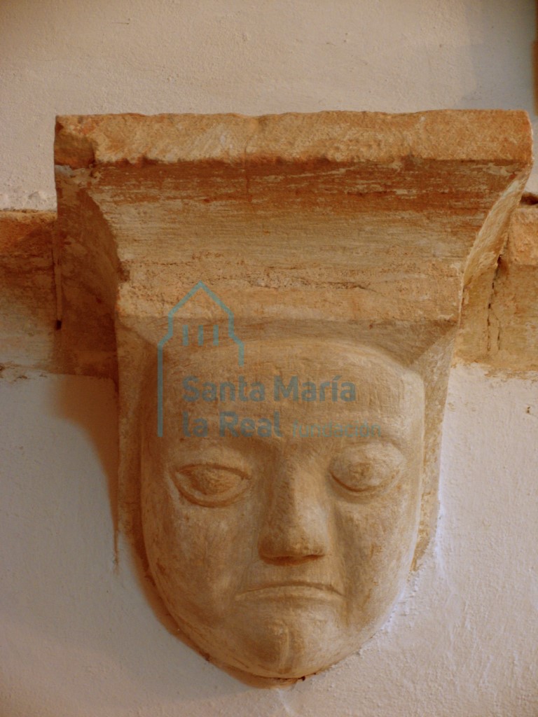 Ménsula del interior de la cabecera. Máscara