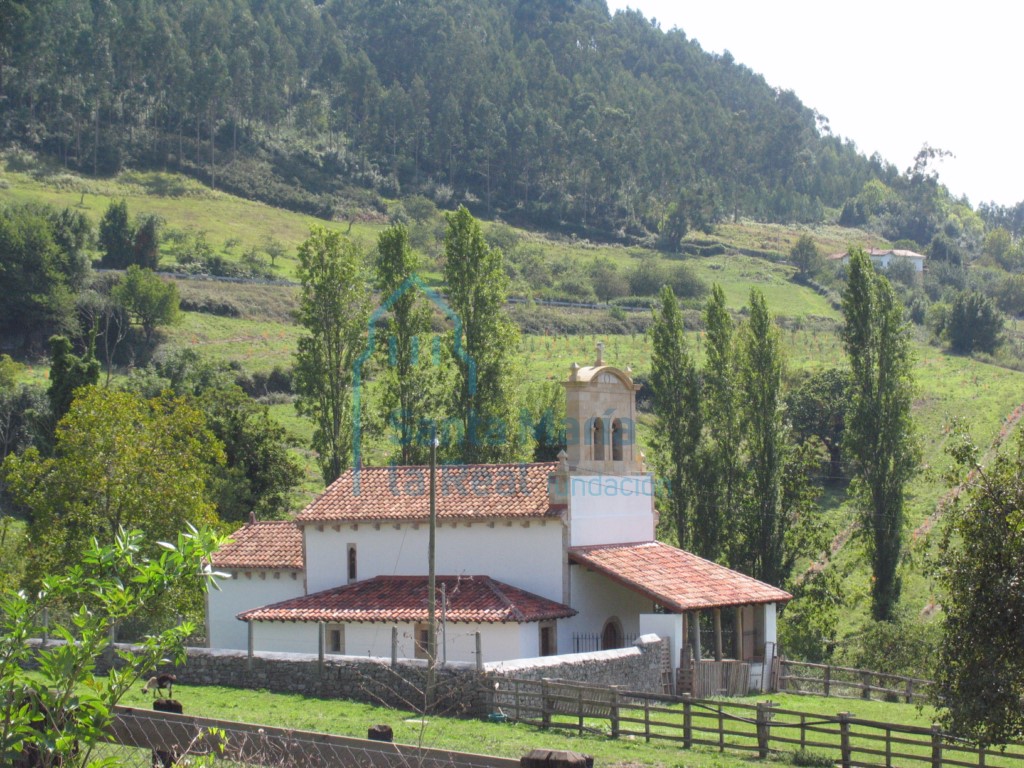 Vista de la iglesia desde el noroeste