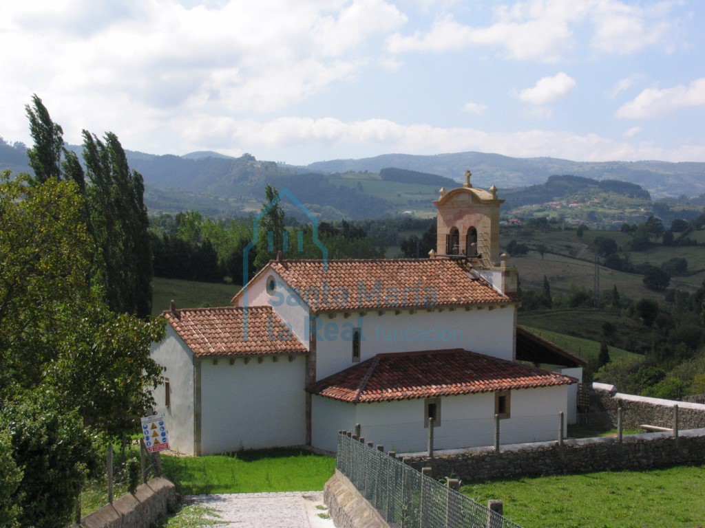 Vista de la iglesia desde el noreste