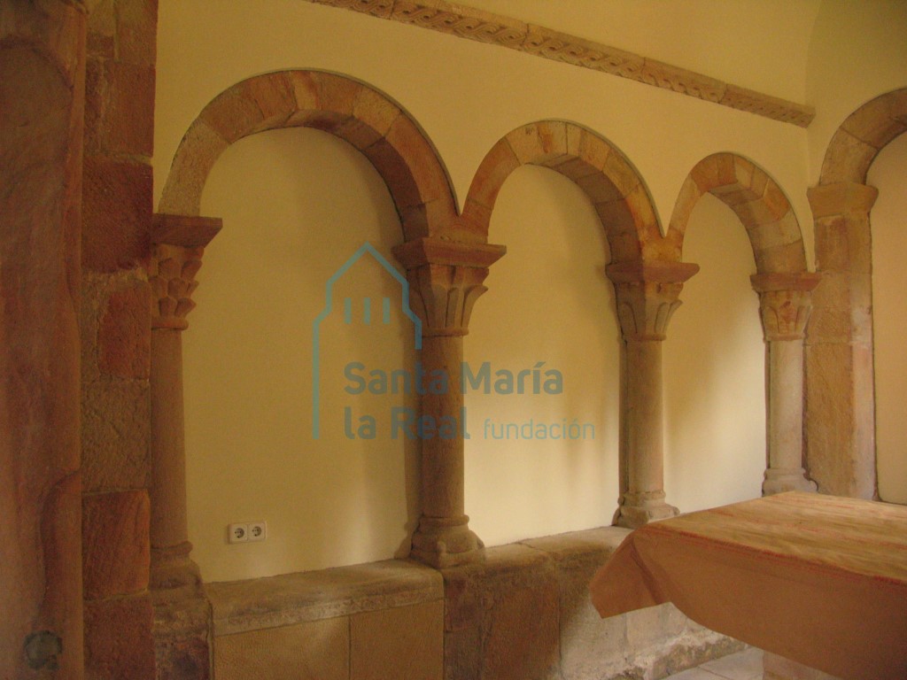 Arquería del muro norte de la cabecera