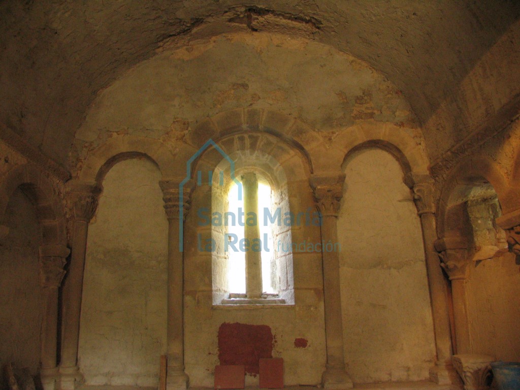 Arquería frontal del interior de la cabecera