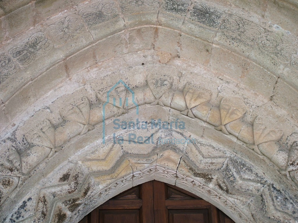 Chambranas y arquivoltas de la portada