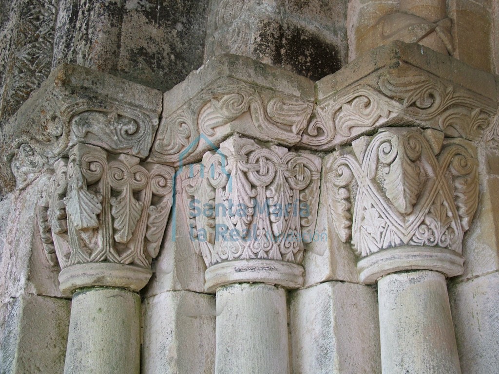 Capiteles del lateral izquierdo de la portada occidental