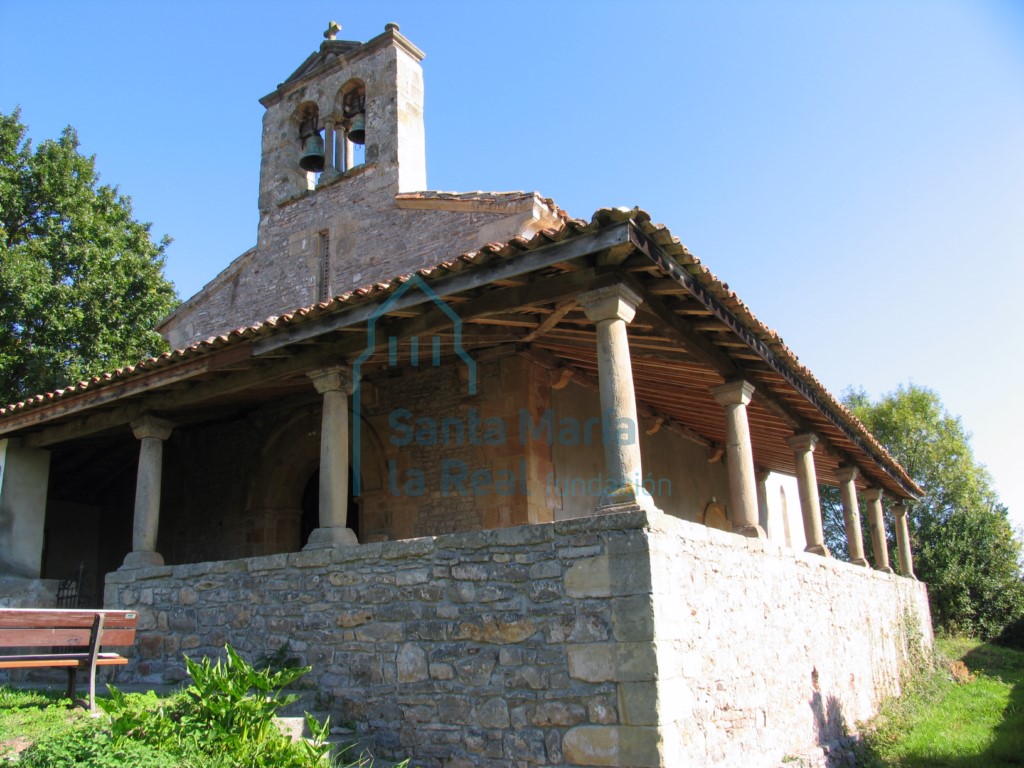 Exterior desde el lado suroeste