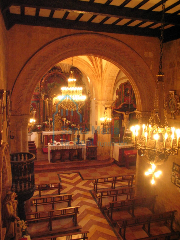 Vista del altar desde el coro de los pies
