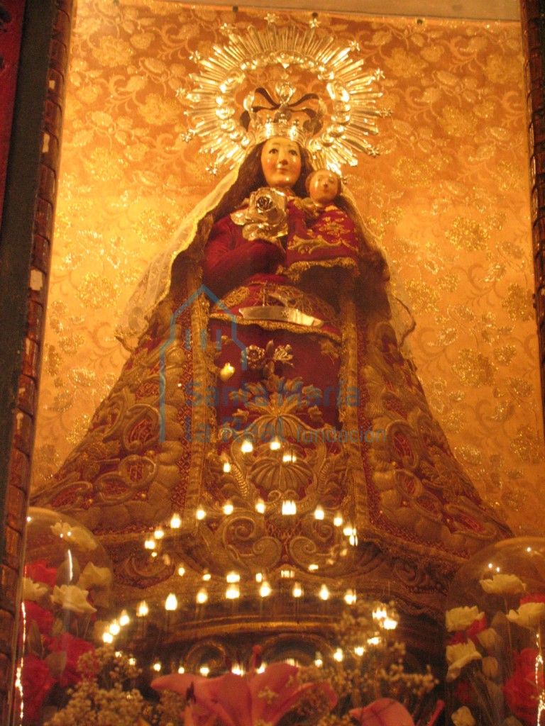 Virgen con el niño de Santa María de Lugás