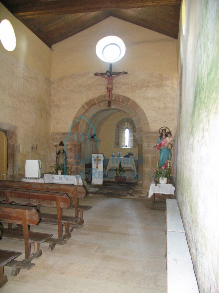 Interior hacia la cabecera