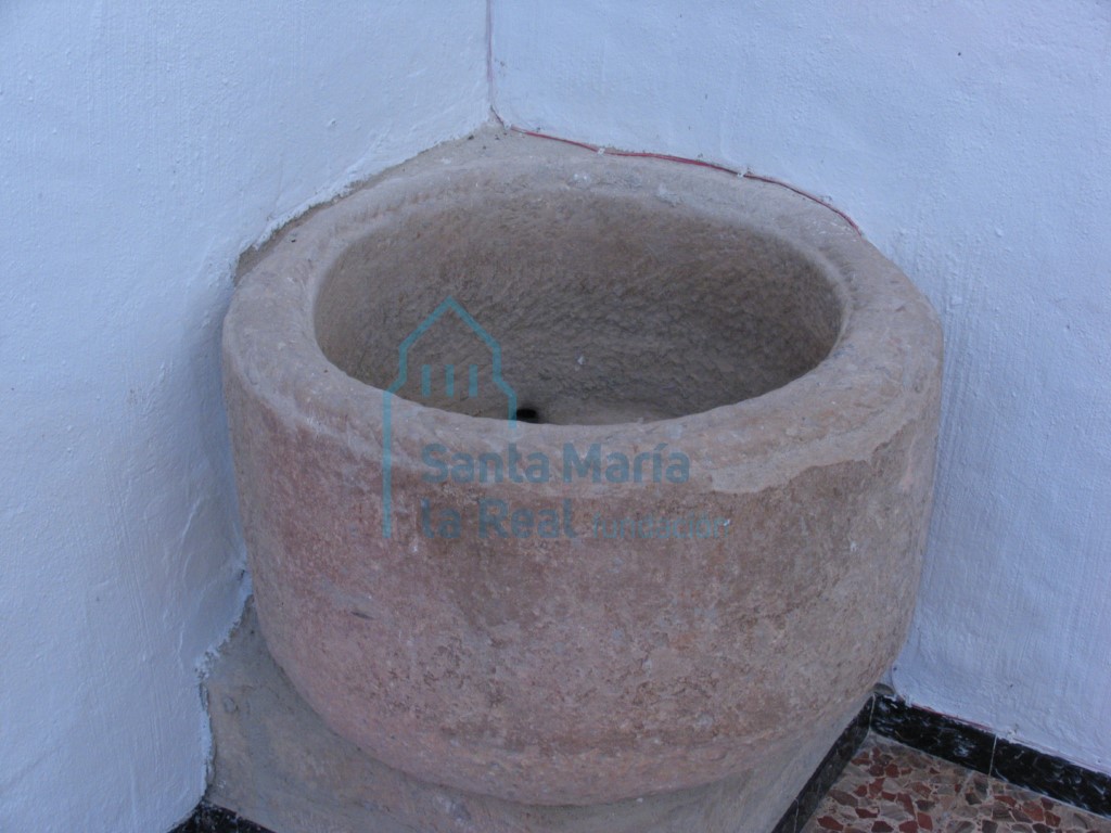 Pila bautismal prerrománica