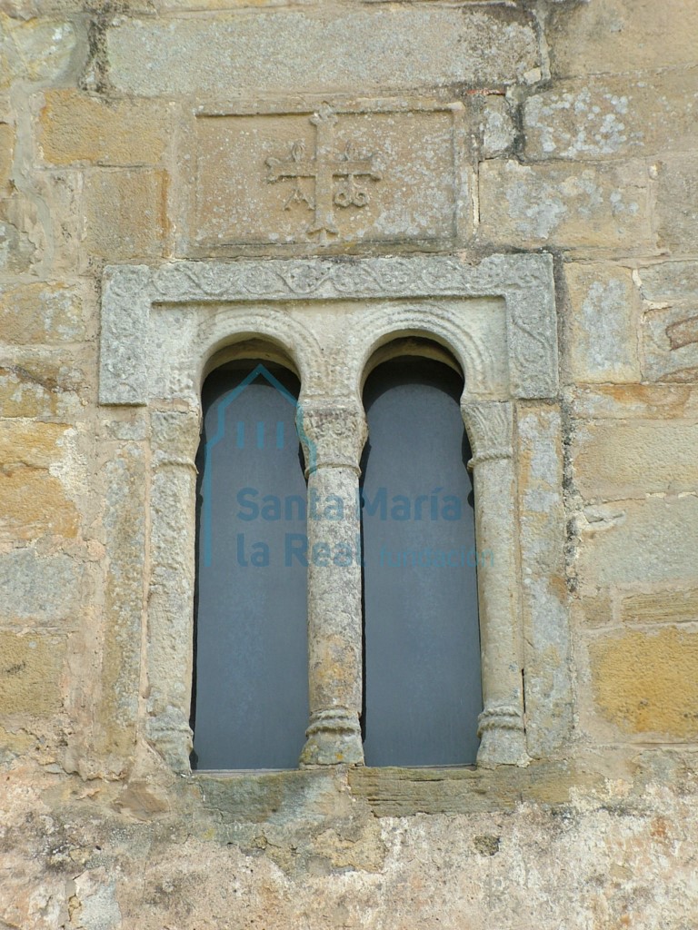 Ventana doble ajimezada de la fachada oeste