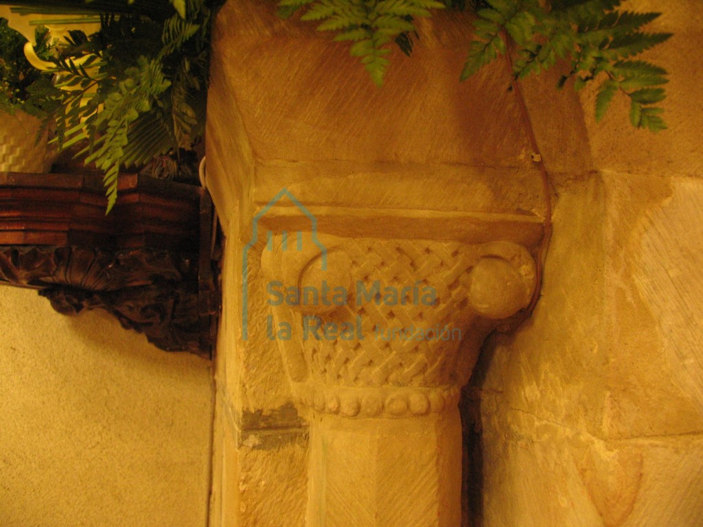 Capitel izquierdo del arco triunfal Capitel izquierdo del arco triunfal