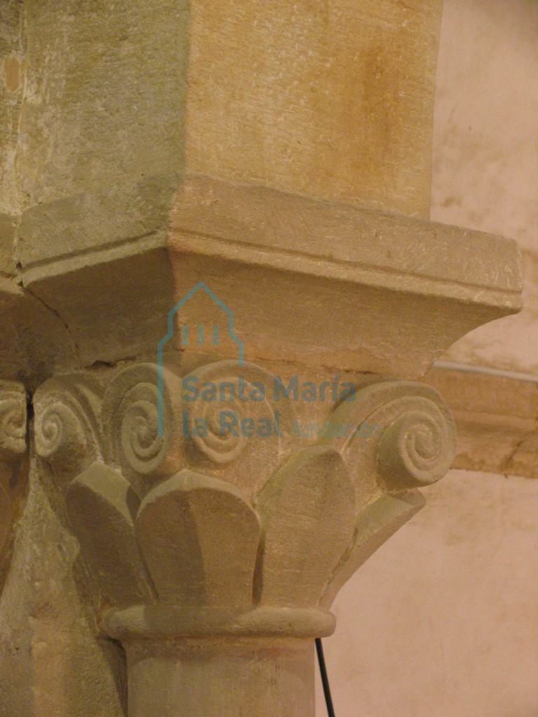 Capitel interior del lado izquierdo del arco triunfal Capitel interior del lado izquierdo del arco triunfal