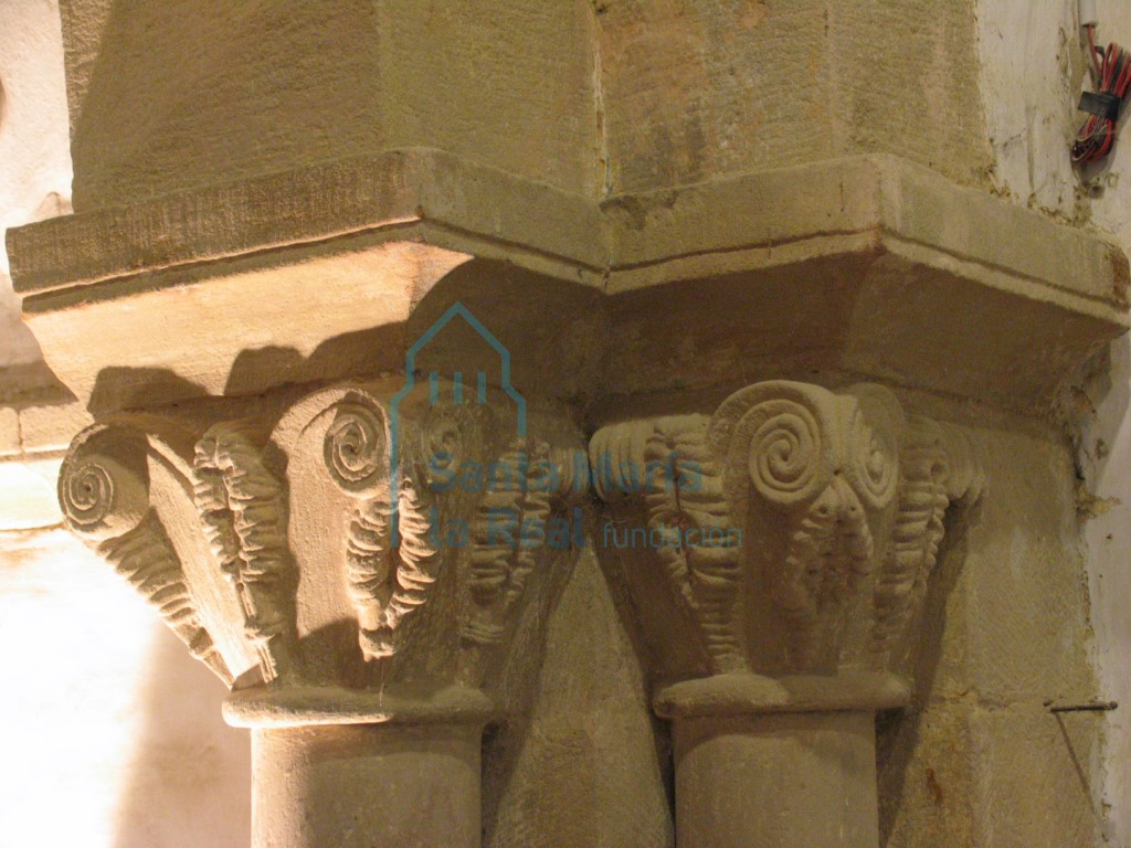 Capiteles del lado derecho del arco triunfal