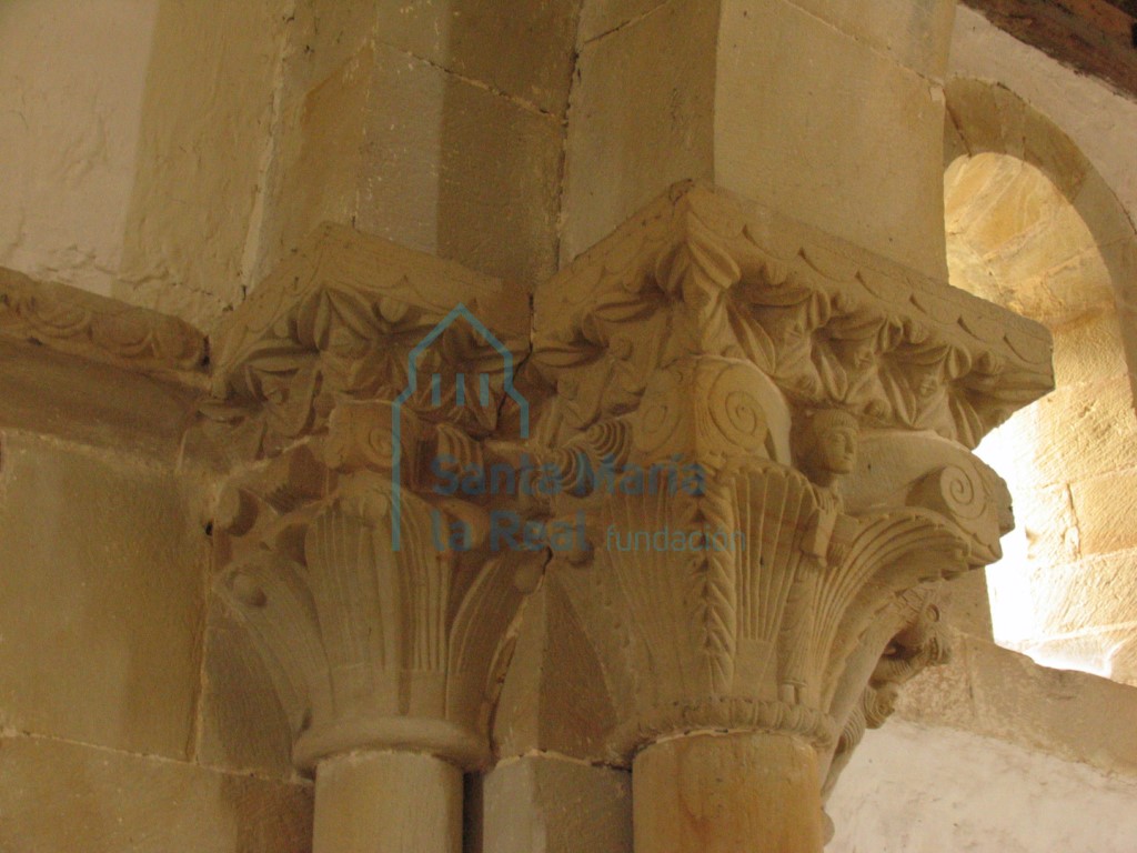 Capiteles del arco triunfal, lado de la epístola