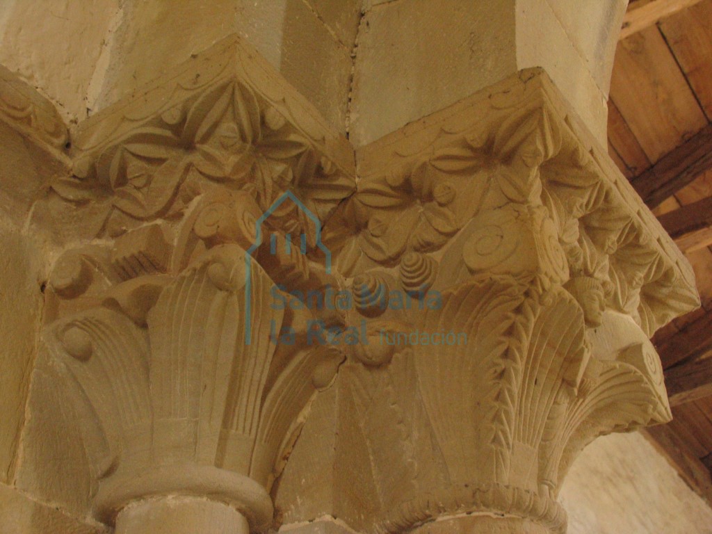 Capiteles del arco triunfal, lado del evangelio