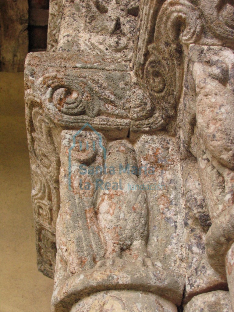 Capitel del lado izquierdo de la portada occidental