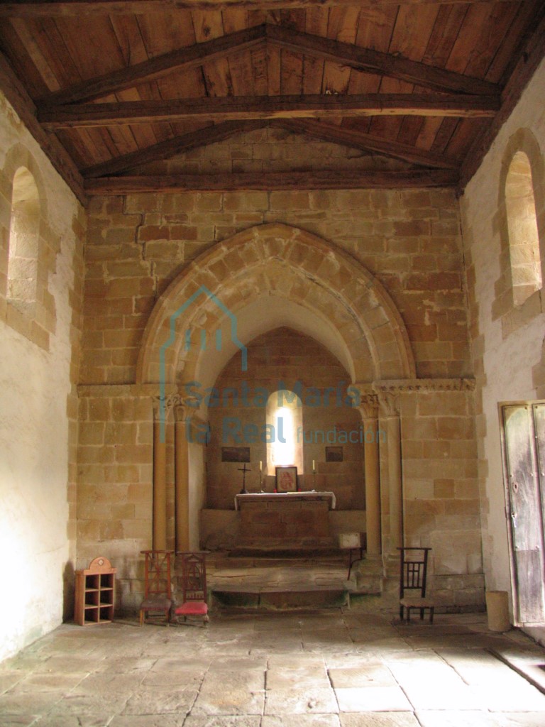Interior hacia la cabecera