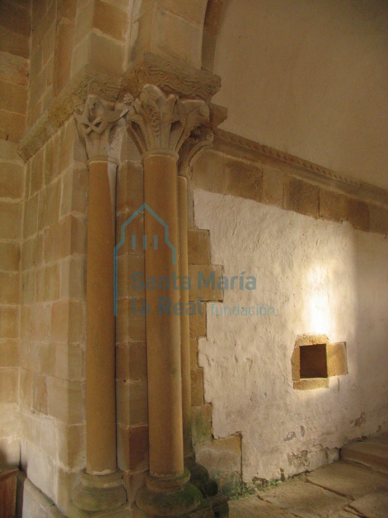 Columnas del lado izquierdo del arco triunfal