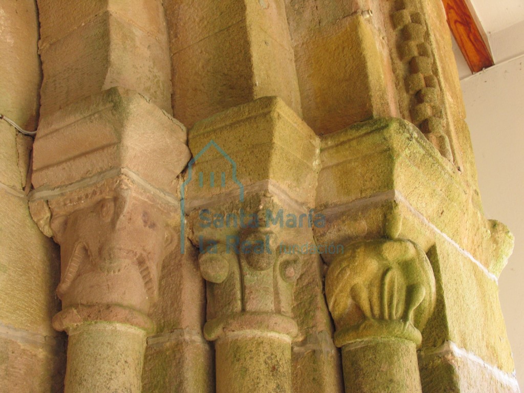 Capiteles del lado norte de la portada occidental