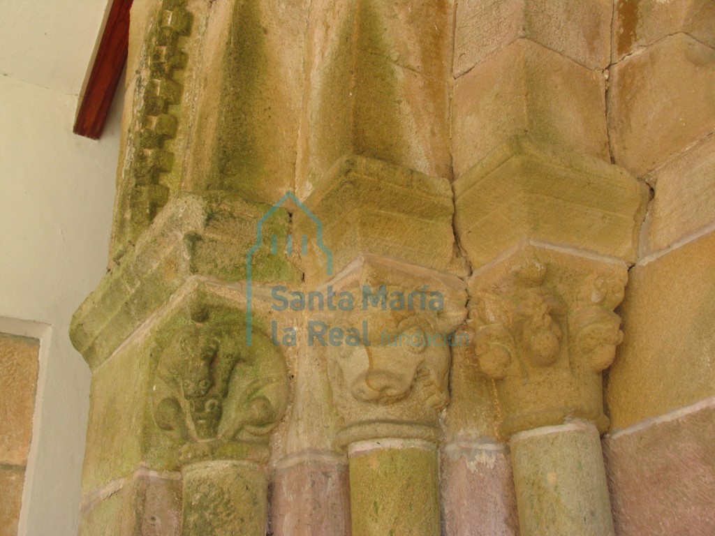 Capiteles del lado norte de la portada occidental