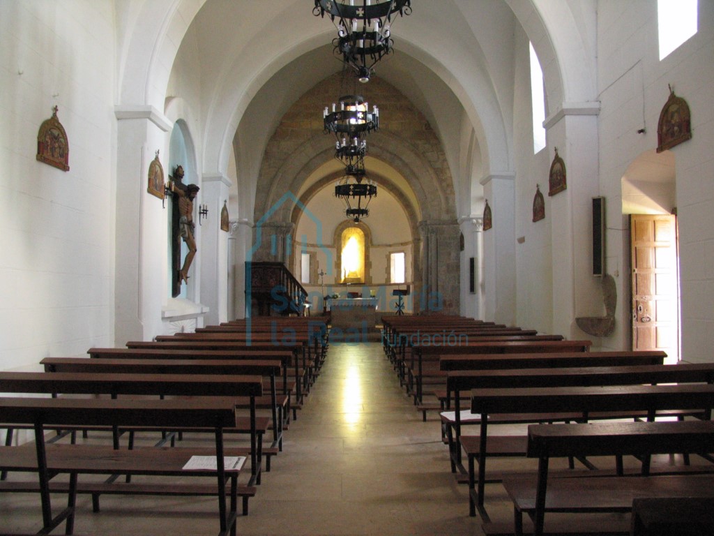 Interior de la nave hasta la cabecera