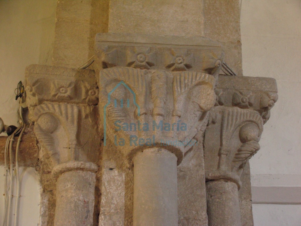 Arco triunfal. Capiteles del lado sur