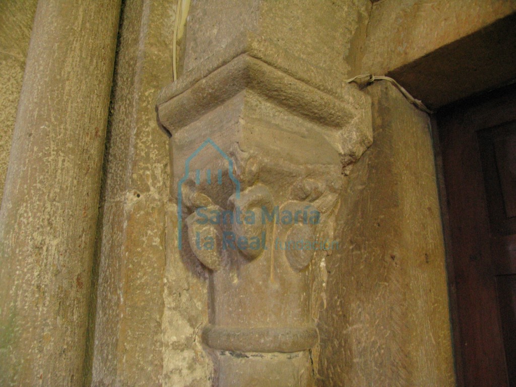 Capitel de la arquería presbiterial, lado sur