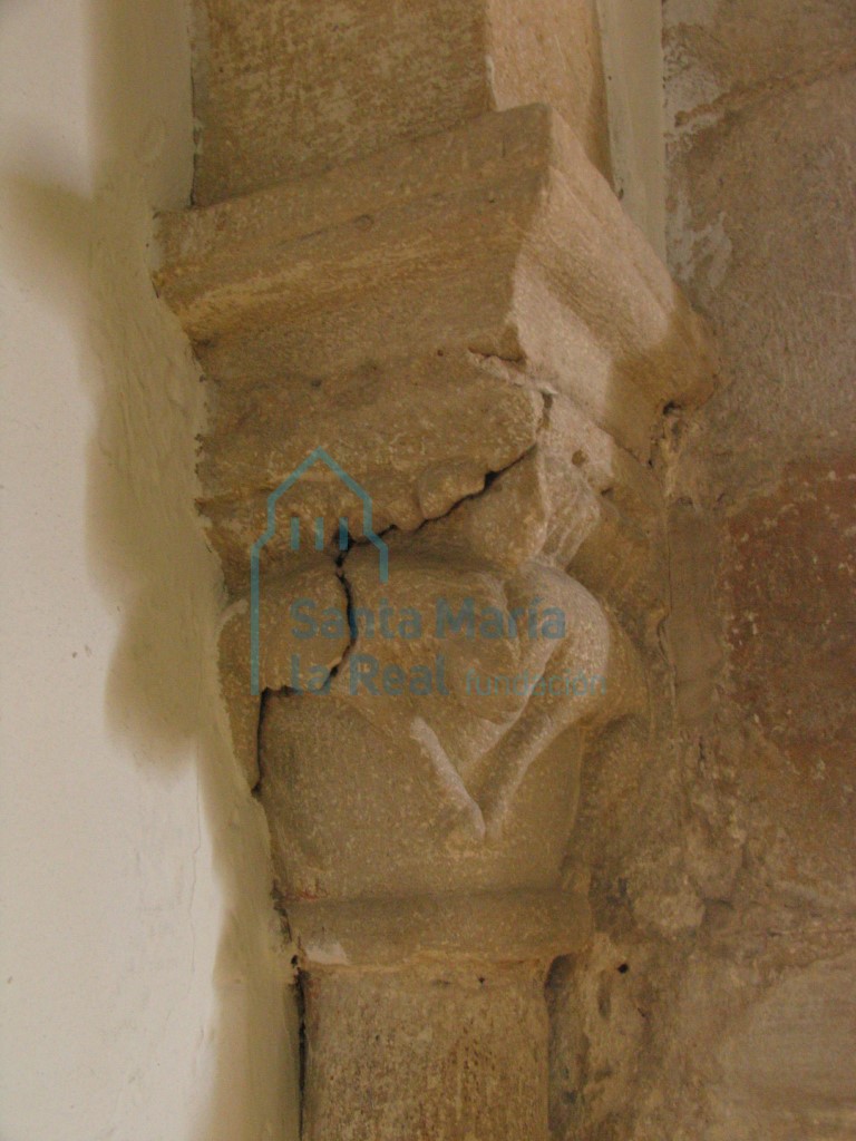 Capitel de la arquería presbiterial, lado sur Capitel de la arquería presbiterial, lado sur