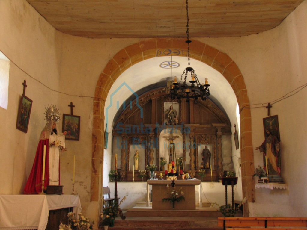 Interior hacia el ábside