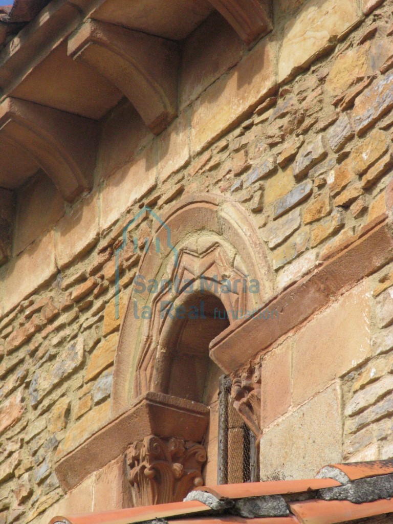 Ventana del muro sur de la nave