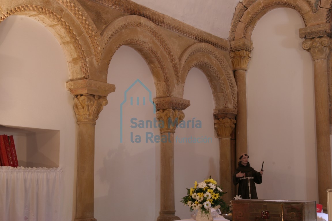 Arquería norte del interior de la cabecera