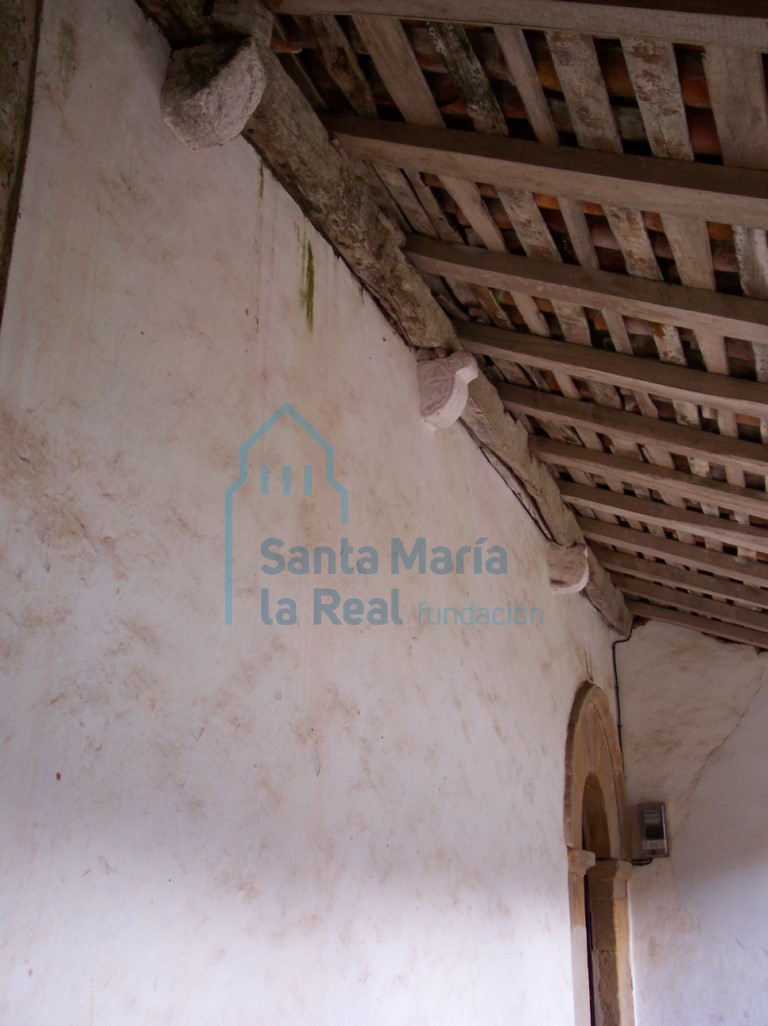 Canecillos del pórtico sur