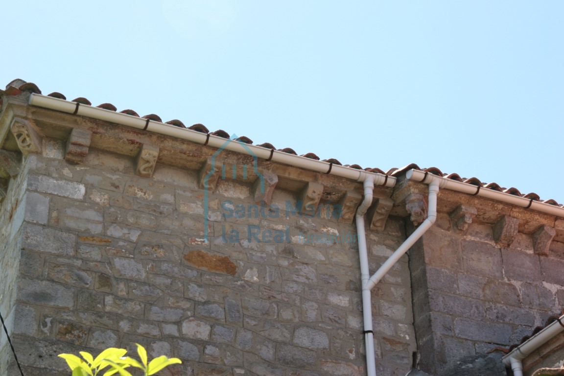 Canecillos del muro norte