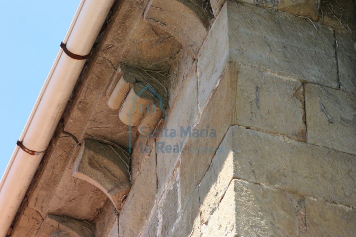 Canecillos de la cabecera