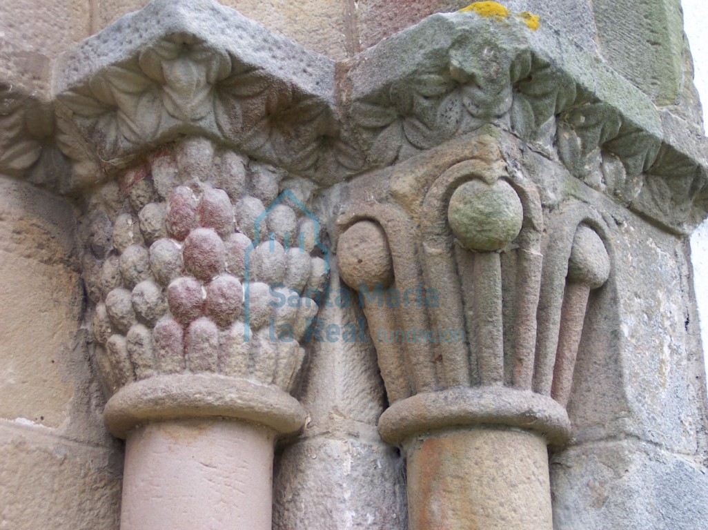 Capiteles del lado derecho de la portada occidental