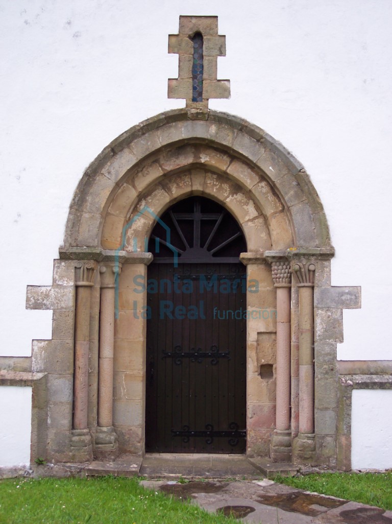 Vista de la portada occidental