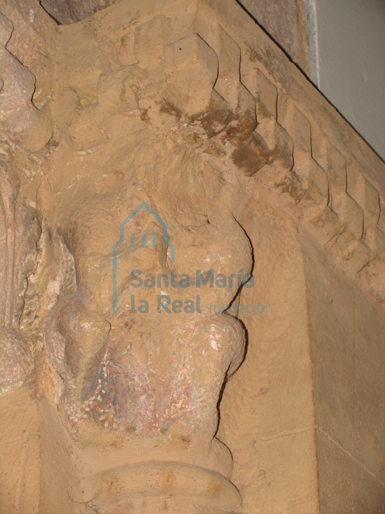 Capiteles del lateral derecho del arco triunfal