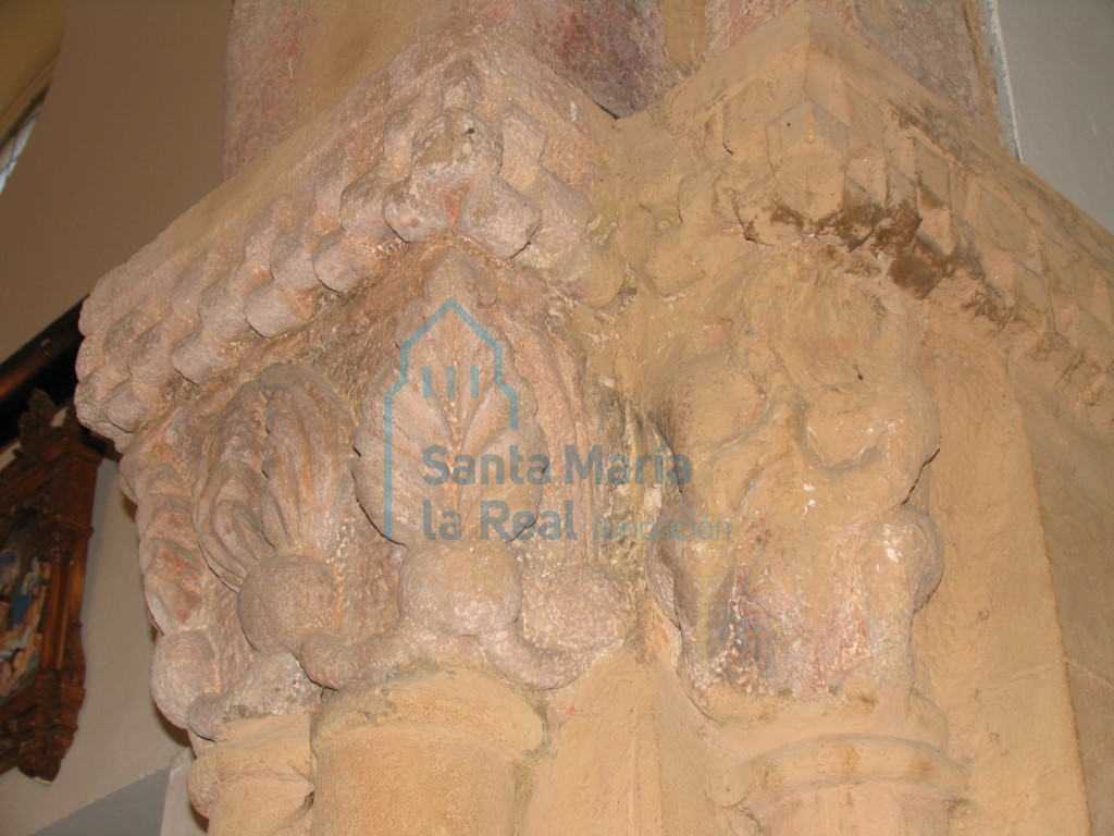 Capiteles del lateral derecho del arco triunfal