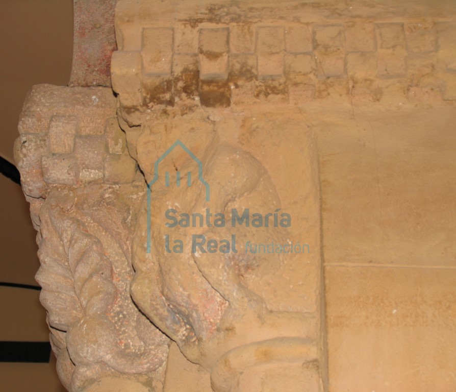 Capiteles del lateral derecho del arco triunfal