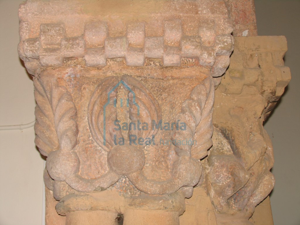 Capiteles del lateral derecho del arco triunfal