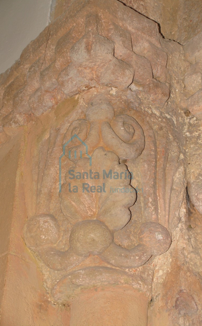 Capiteles del lateral derecho del arco triunfal