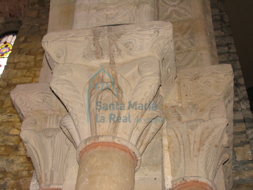 Detalle capiteles derechos del arco triunfal