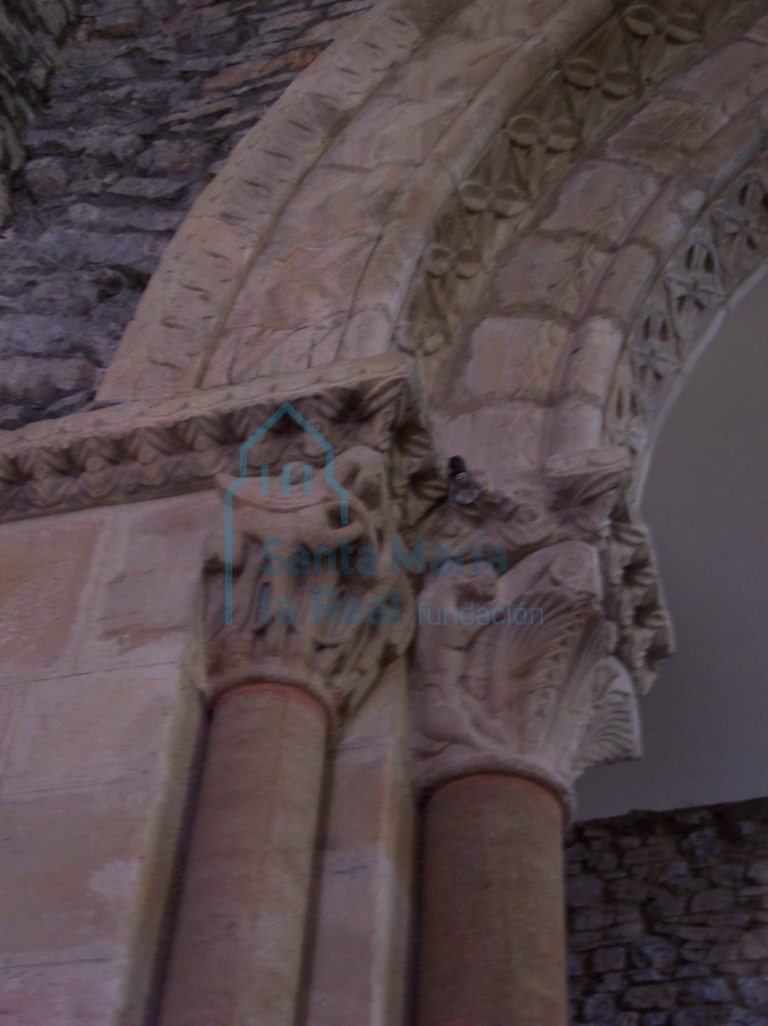 Detalle de la jamba izquierda del arco triunfal