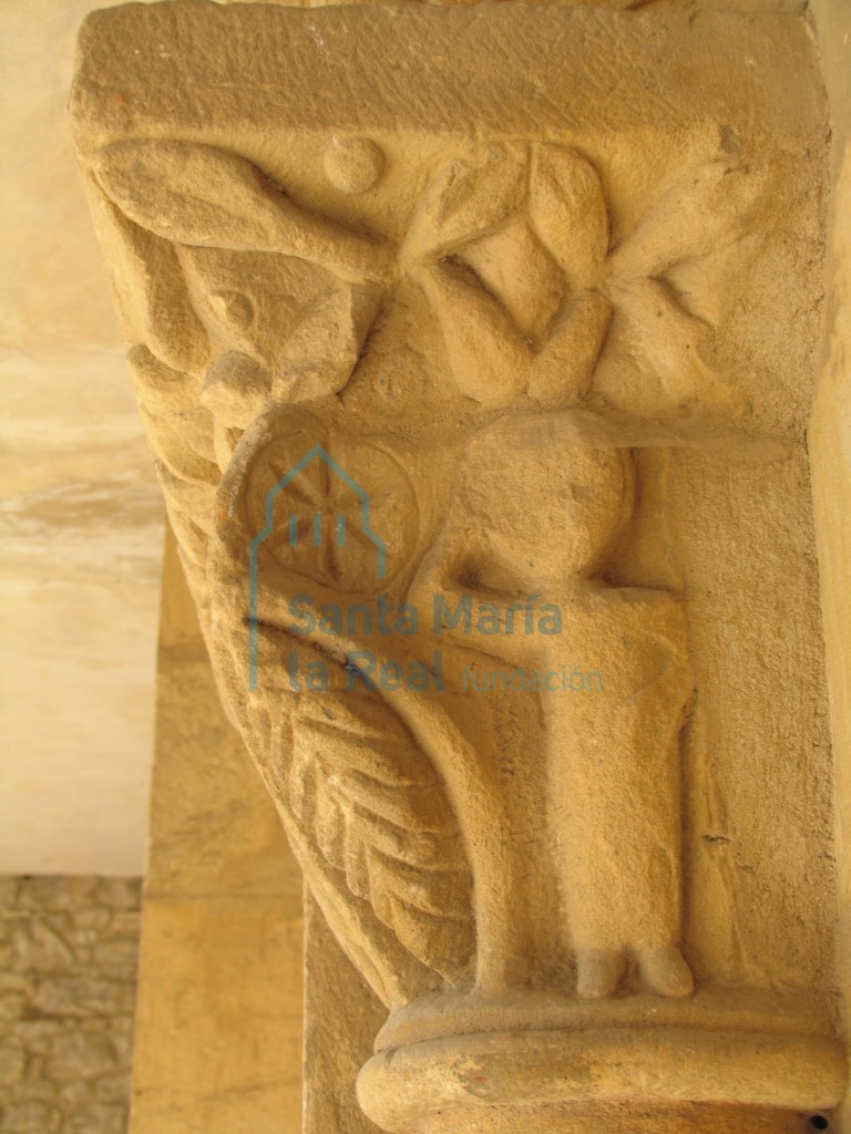 Capitel izquierdo de la portada oeste