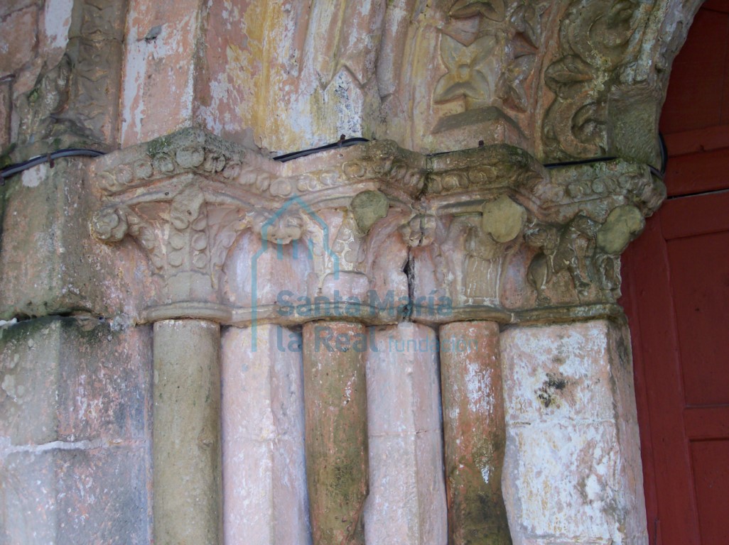Capiteles del lado izquierdo de la portada occidental
