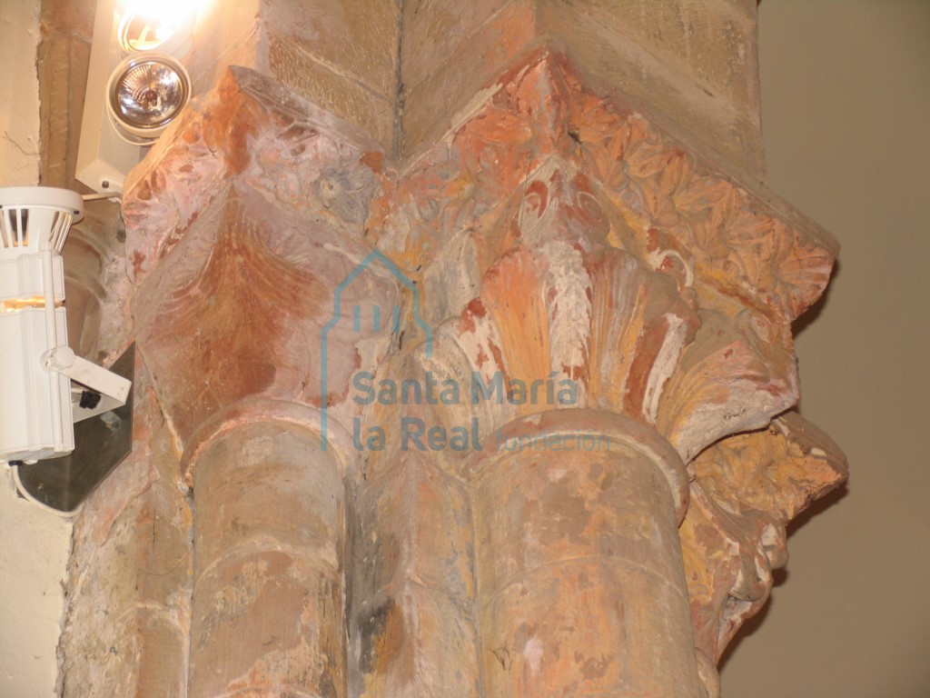 Capiteles del arco triunfal, lado derecho Capiteles del arco triunfal, lado derecho