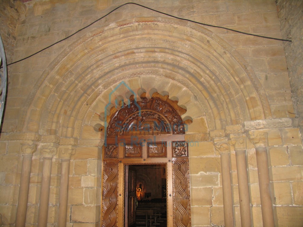 Detalle de la clave de la portada oeste